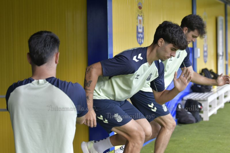 Fotos: Las Palmas Atlético afina para recibir al Mensajero