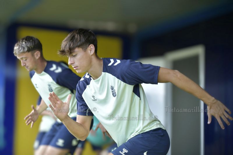 Fotos: Las Palmas Atlético afina para recibir al Mensajero