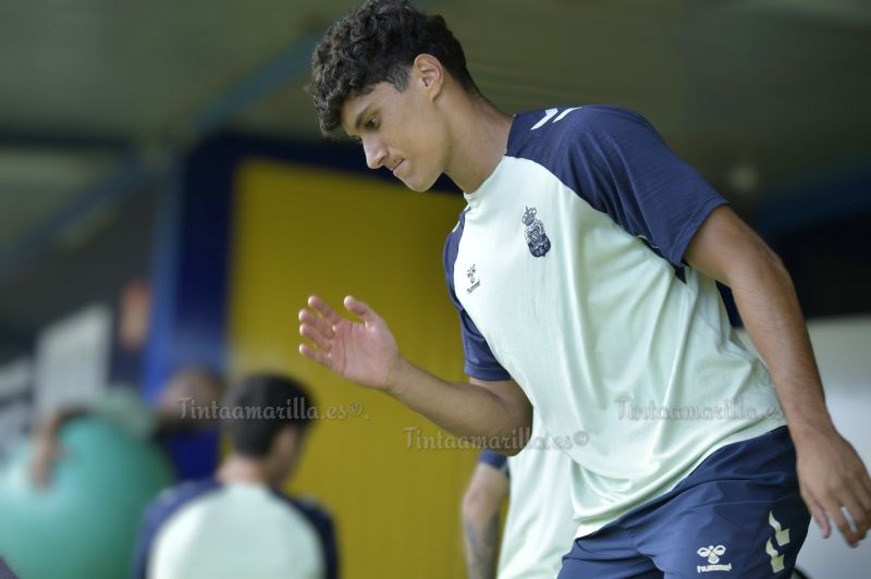 Fotos: Las Palmas Atlético afina para recibir al Mensajero