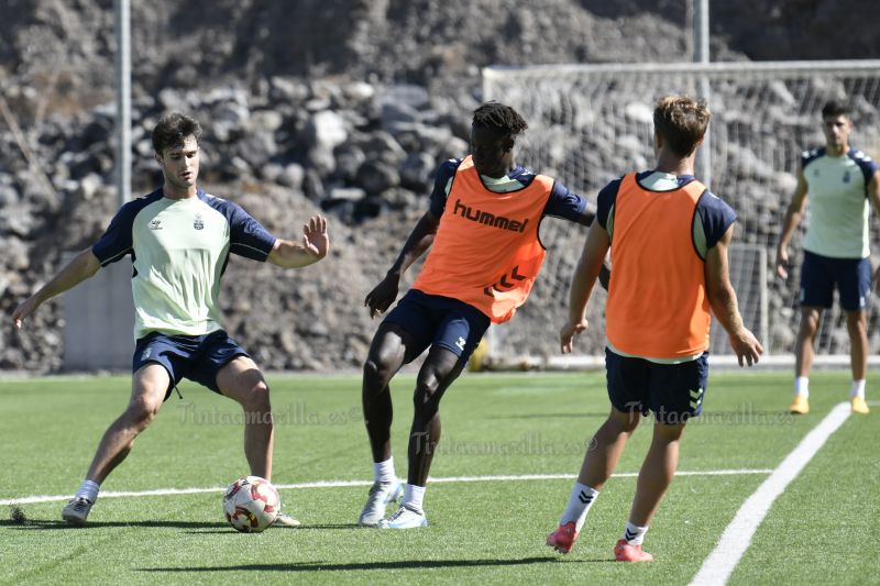 Fotos: Las Palmas Atlético afina para recibir al Mensajero