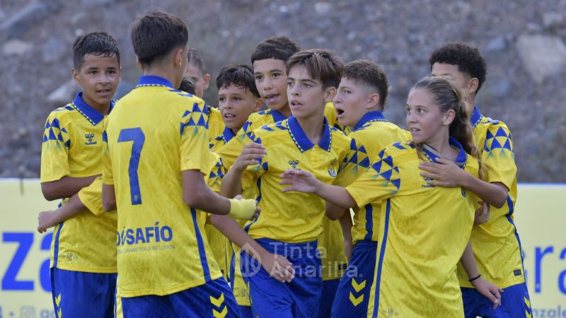 Fotos: El Infantil Fundación de la UD se estrena con energía en el Anexo