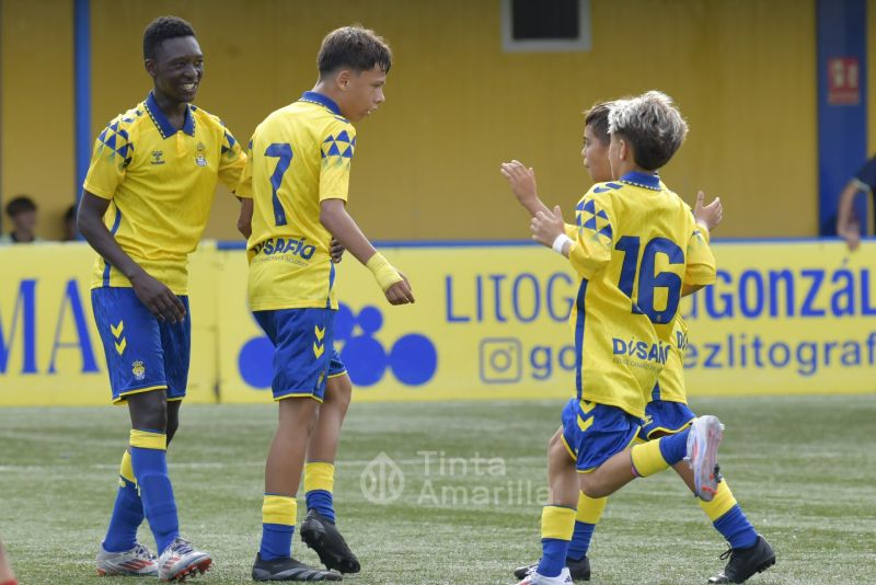 Fotos: El Infantil Fundación de la UD se estrena con energía en el Anexo