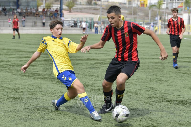 Fotos: El Infantil A se coloca líder en su debut liguero