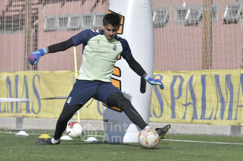 Fotos: El técnico de Las Palmas C insiste en lograr mayor precisión en ataque