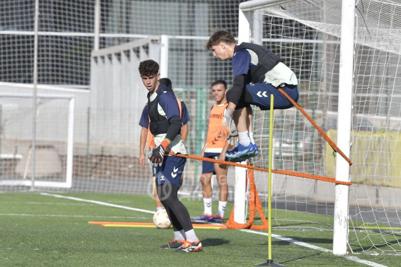 Fotos: Las Palmas C recibe a un rival que no sabe empatar