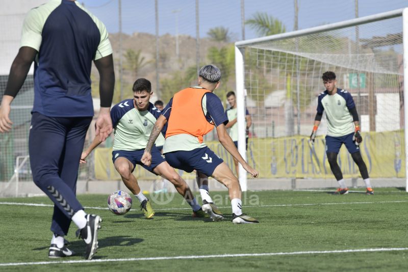 Fotos: Las Palmas C recibe a un rival que no sabe empatar