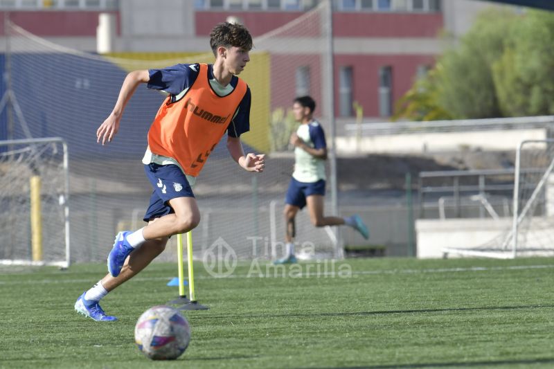 Fotos: Las Palmas C recibe a un rival que no sabe empatar