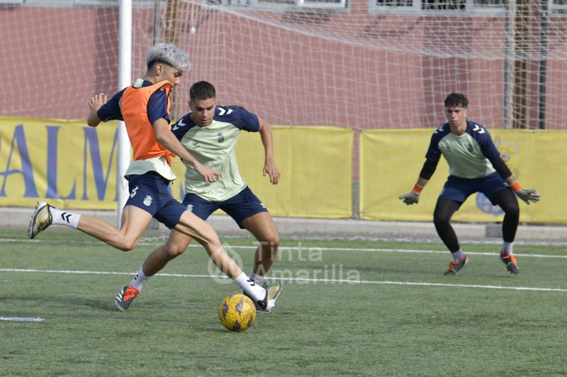 Fotos: Las Palmas C recibe a un rival que no sabe empatar