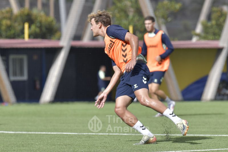 Fotos: Las Palmas Atlético prepara una prueba de fuego