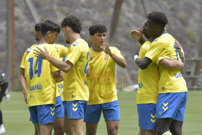 Las fotos del partido Las Palmas Atlético vs Norwich City