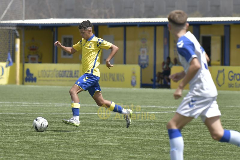 Fotos: El cadete de la UD golea al Fundación del Tenerife (4-1)