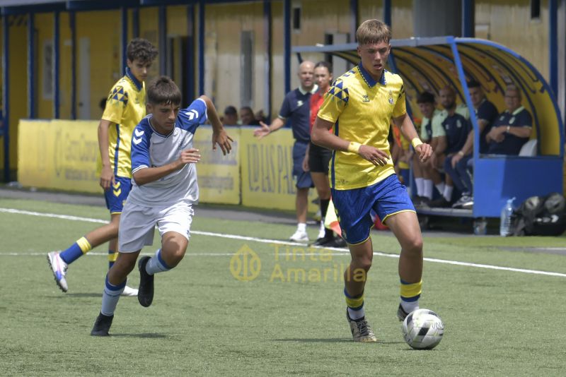 Fotos: El cadete de la UD golea al Fundación del Tenerife (4-1)