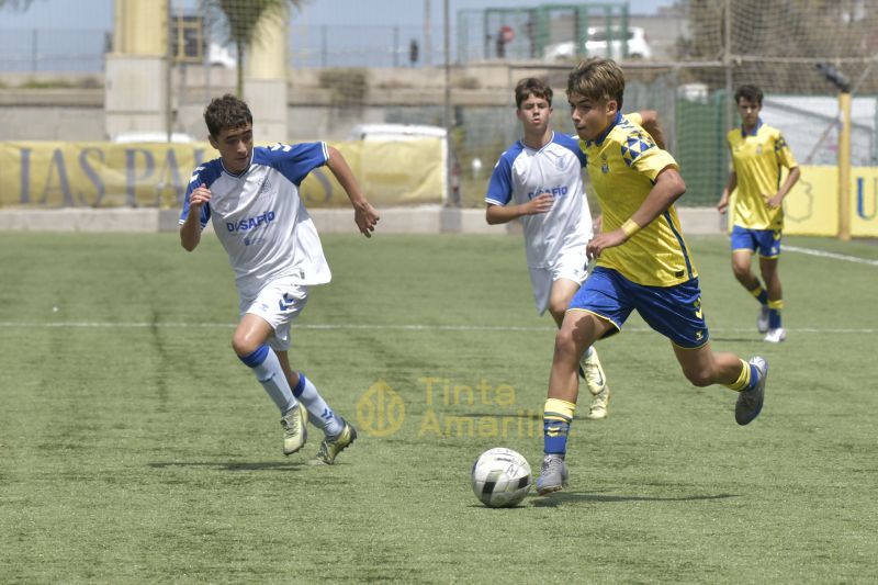 Fotos: El cadete de la UD golea al Fundación del Tenerife (4-1)