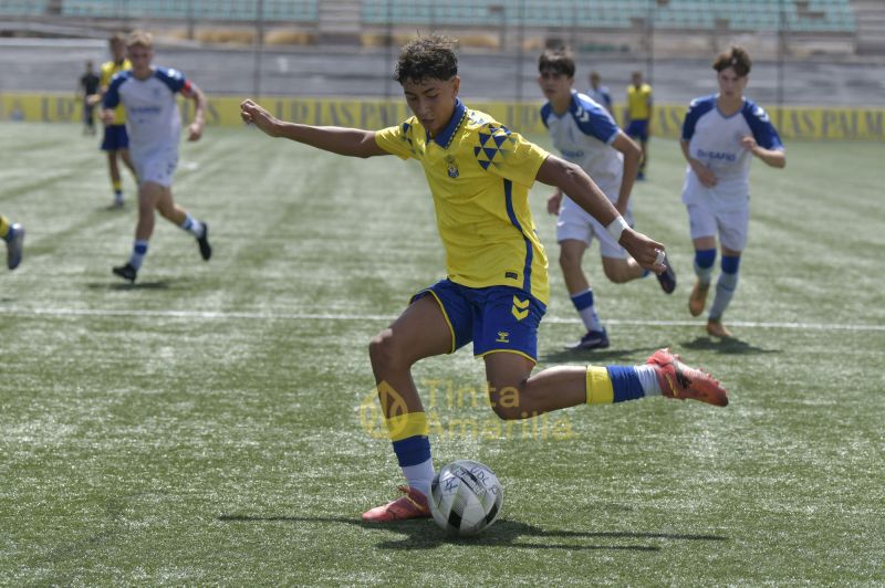 Fotos: El cadete de la UD golea al Fundación del Tenerife (4-1)