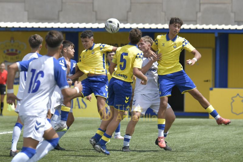 Fotos: El cadete de la UD golea al Fundación del Tenerife (4-1)