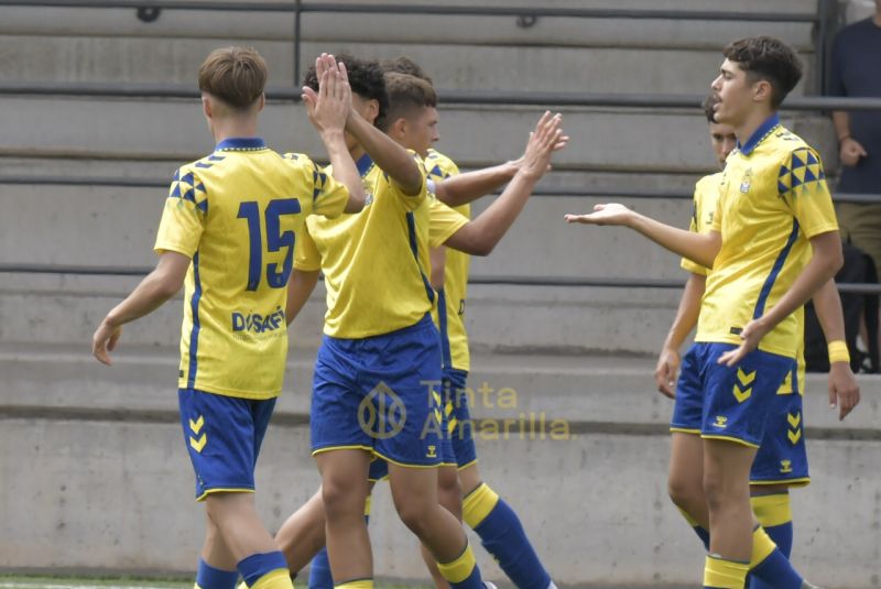 Fotos: El cadete de la UD golea al Fundación del Tenerife (4-1)