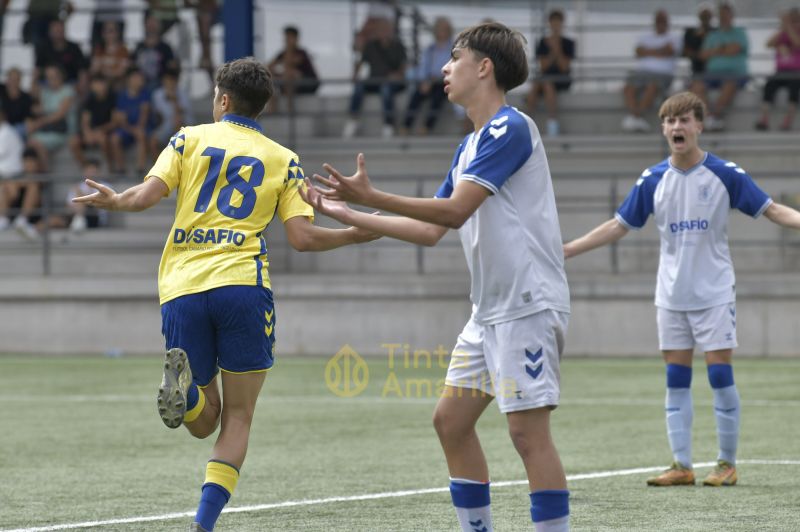 Fotos: El cadete de la UD golea al Fundación del Tenerife (4-1)