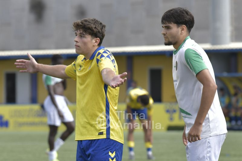 4-0: Laboriosa goleada de la UD para aferrarse al liderato juvenil