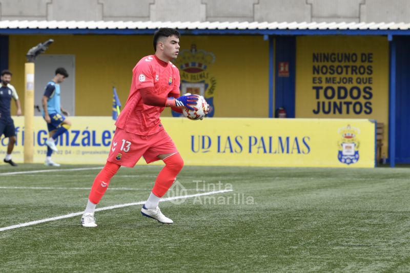 0-0: El Villa llena de cerrojos el Anexo y frena al filial