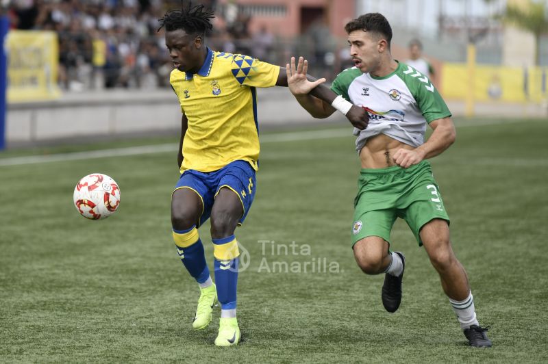 0-0: El Villa llena de cerrojos el Anexo y frena al filial