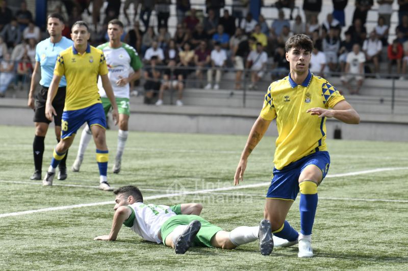 0-0: El Villa llena de cerrojos el Anexo y frena al filial