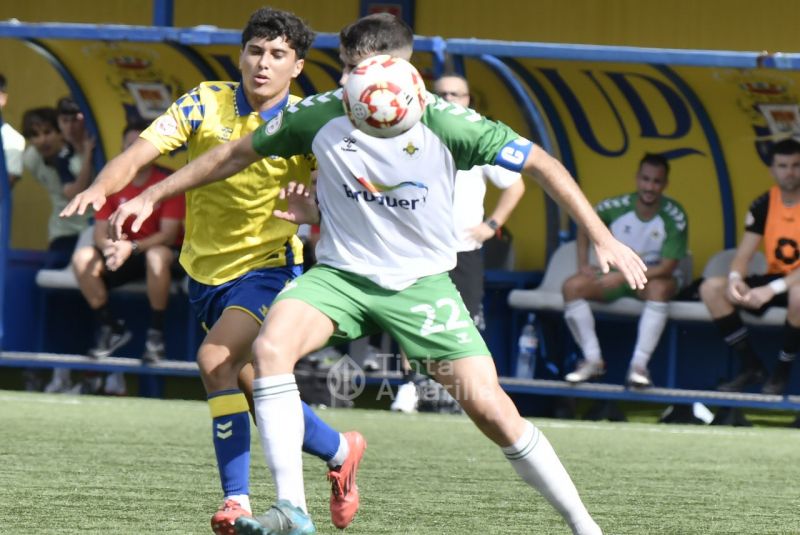 0-0: El Villa llena de cerrojos el Anexo y frena al filial