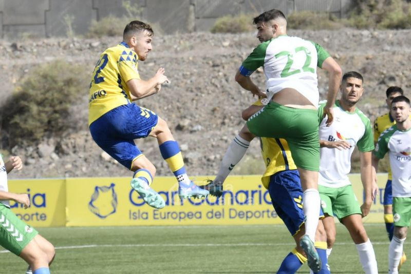 0-0: El Villa llena de cerrojos el Anexo y frena al filial