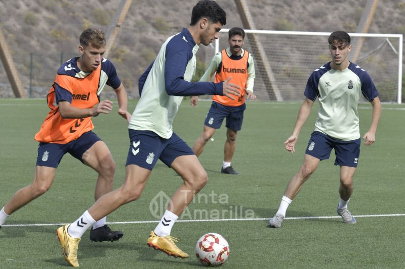 Fotos: El refuerzo atacante del filial se prepara para el debut