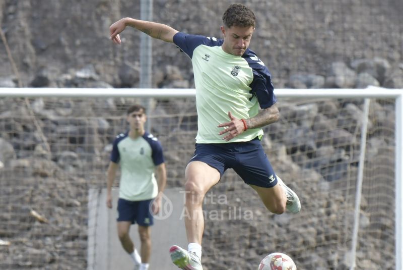 Fotos: El refuerzo atacante del filial se prepara para el debut