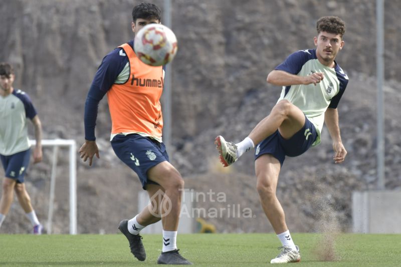 Fotos: El refuerzo atacante del filial se prepara para el debut