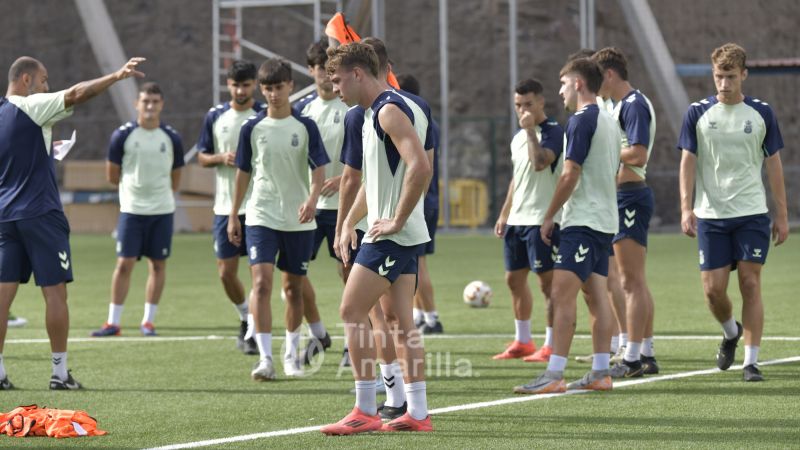 Fotos: El filial se prepara en espera de Andy Villar