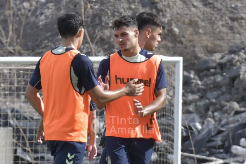 Fotos: El refuerzo atacante del filial se prepara para el debut