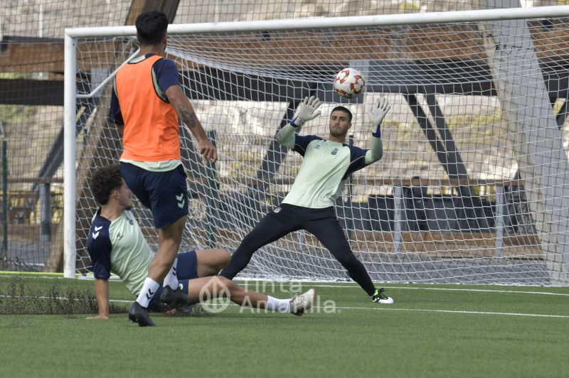 Fotos: El filial se prepara en espera de Andy Villar