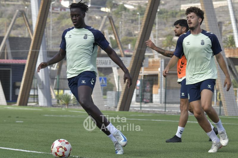 Fotos: El filial se prepara en espera de Andy Villar