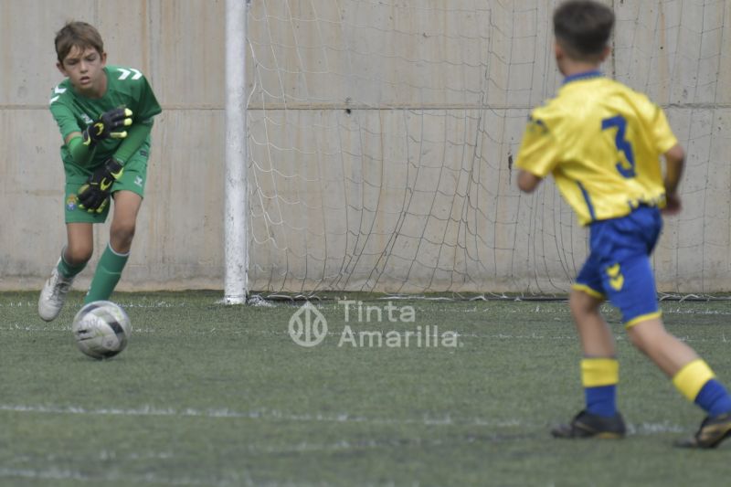 Fotos: El alevín de la UD recibe al Puertos