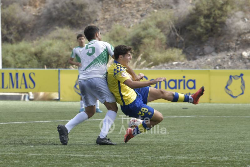 4-0: Laboriosa goleada de la UD para aferrarse al liderato juvenil