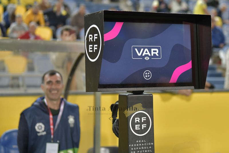 El diálogo entre la sala VAR y el colegiado será público a partir del 10 de enero