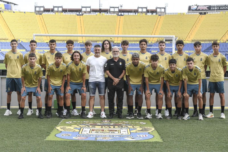 García Pimienta a los juveniles: "Esta es una de las mejores canteras de España"