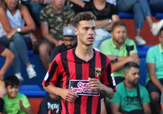 El Viera revalida su apuesta por el hondureño Flores