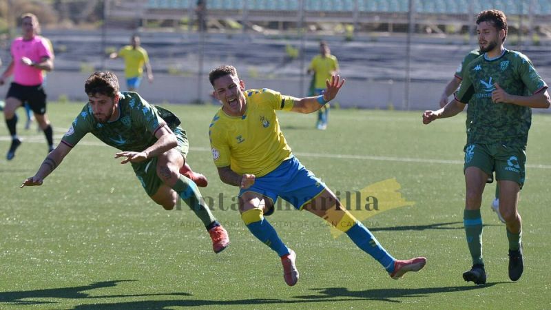1-1: El filial, un manojo de nervios a balón parado