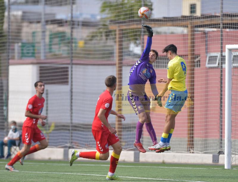 La Oliva se felicita por la llegada del meta Aless Elpel a filiales