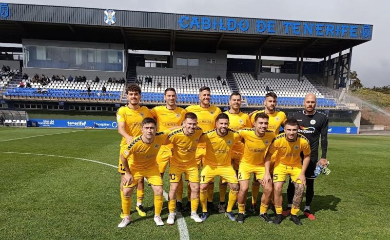 1-1: El Villa regresa de Tenerife con un punto y una polémica