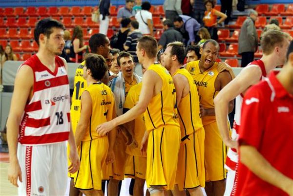 Los jugadores del Herbalife Gran Canaria celebran el triunfo. (ACB-Photo)