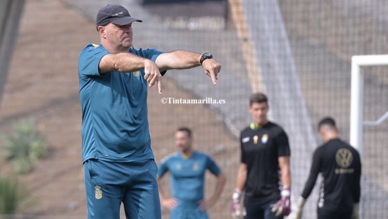 "A Luis Helguera le he pedido de todo porque quiero ascender"