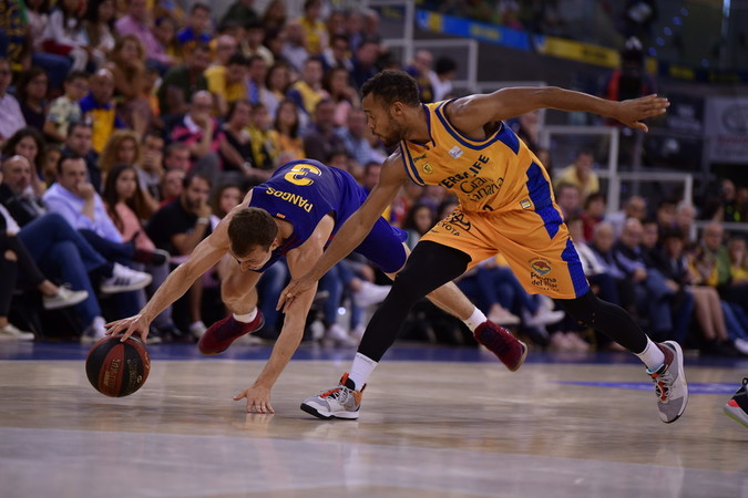 77-97: El Gran Canaria, una sombra ante el líder