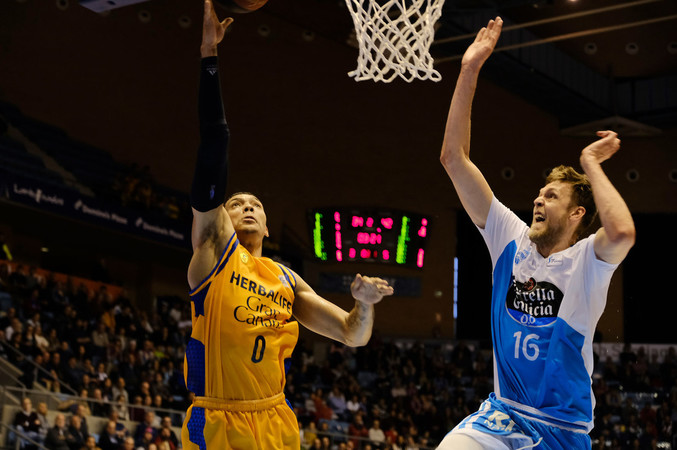 82-96: El tiro exterior vuelve a poner a flote al Gran Canaria