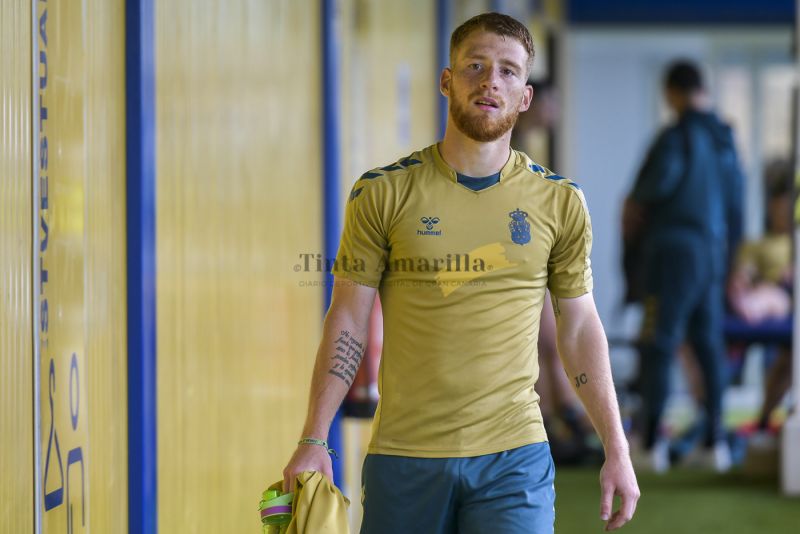 El técnico de la UD confirma que medita el debut de David Vicente