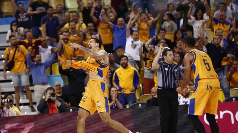 El Granca firma la paz final con su público