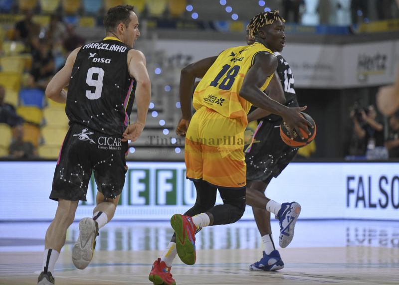 El Granca ajusta un horario para evitar el colapso del derbi de fútbol