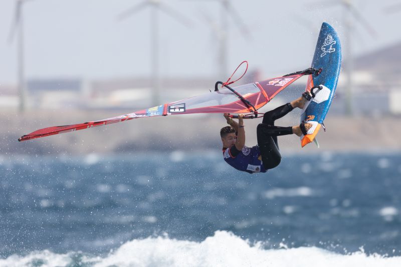 Liam Dunkerbeck logra la corona mundial sub20 de la PWA